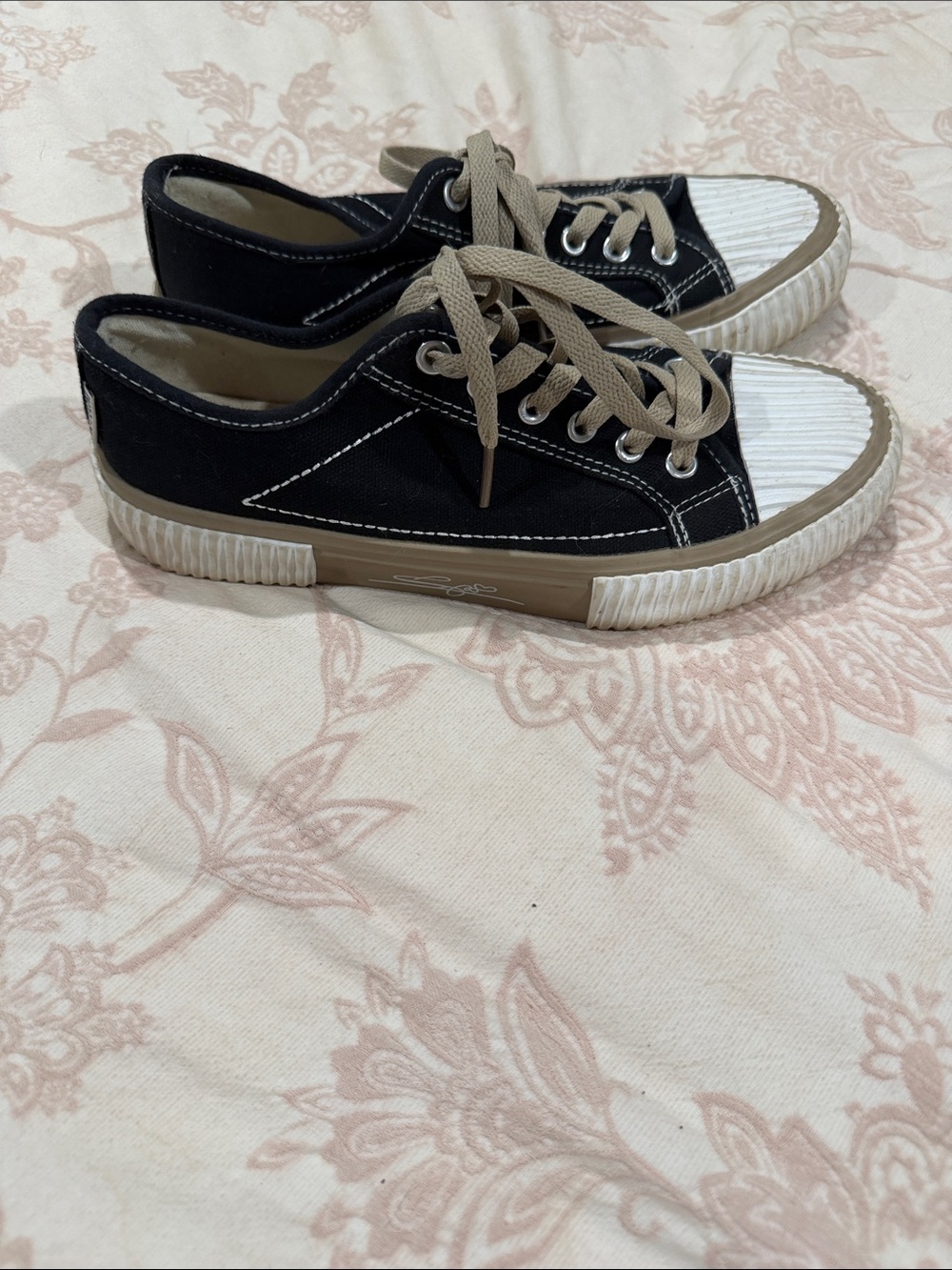 Black Canvas Low-Top Sneakers with Beige Laces